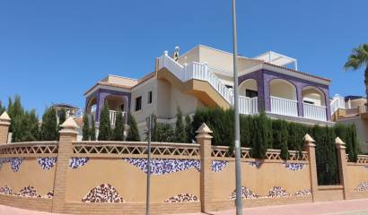 Flat for sale in Doña Pepa.