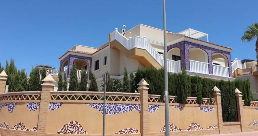 Flat for sale in Doña Pepa.