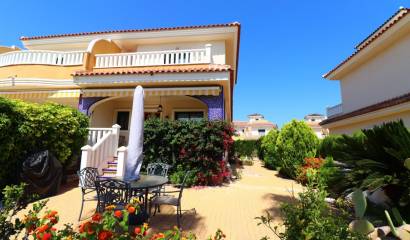 Townhouse for sale in Doña Pepa with a corner garden and private terrace