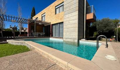 Villa by the sea and close to golf on the Costa Blanca