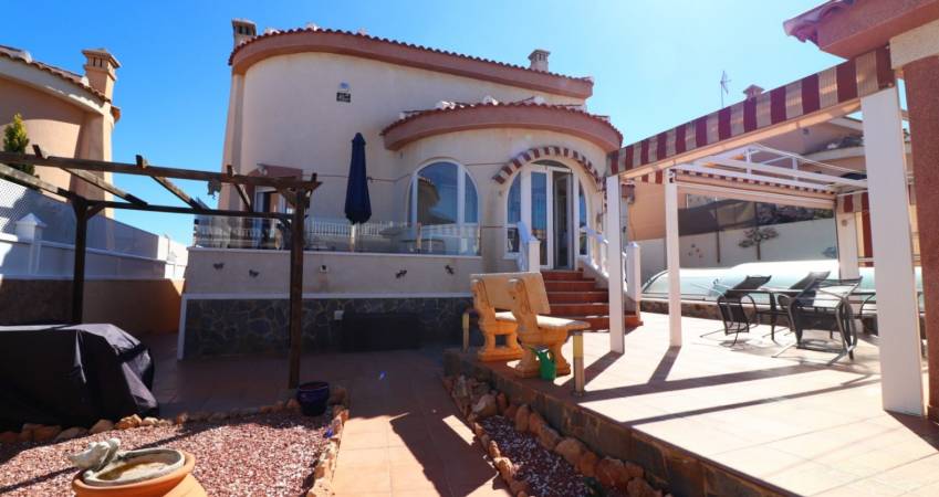 Villa for sale in Benimar