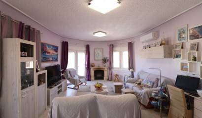 Villa for sale in Benijófar