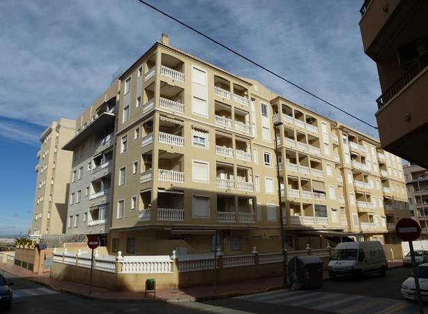 Buy Cheap Apartment in Villamartin, Costa Blanca
