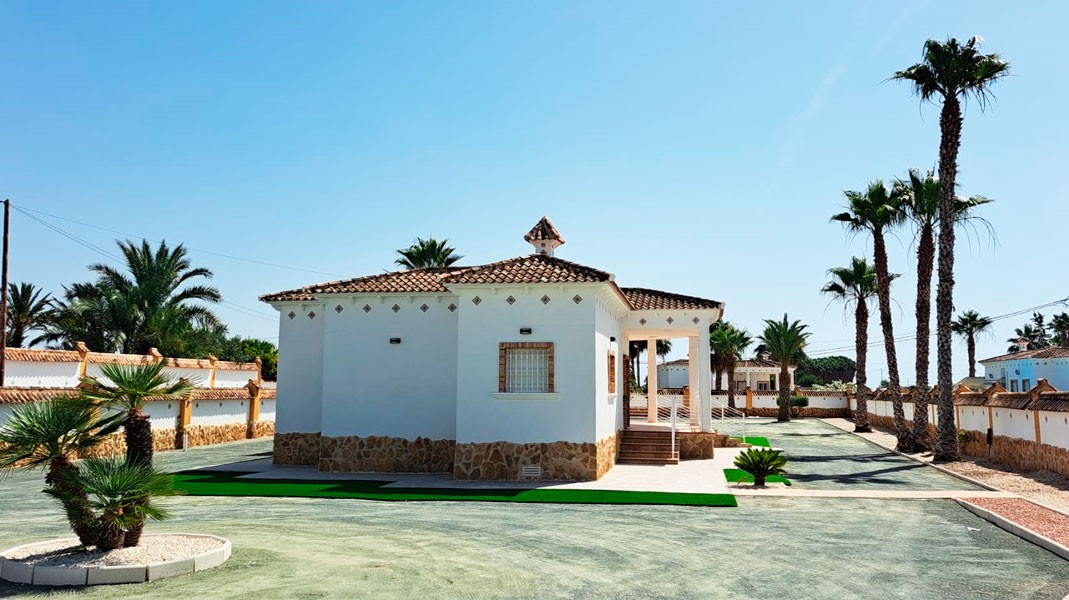 Finca with 3 Bedrooms in Catral, Alicante with Large Plot and Mountain View