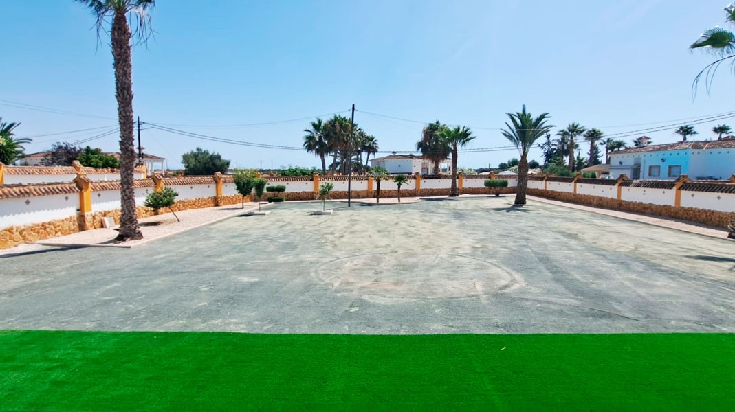 Finca with 3 Bedrooms in Catral, Alicante with Large Plot and Mountain View