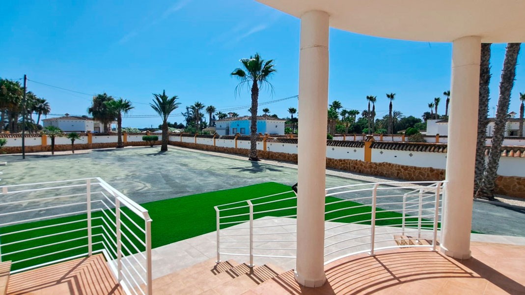 Finca with 3 Bedrooms in Catral, Alicante with Large Plot and Mountain View