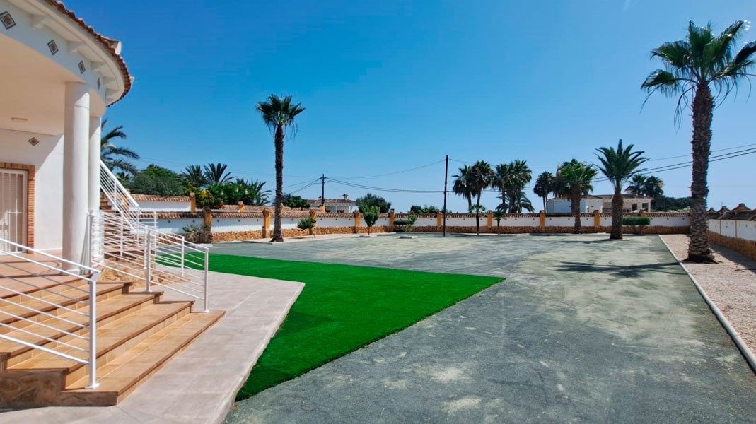 Finca with 3 Bedrooms in Catral, Alicante with Large Plot and Mountain View