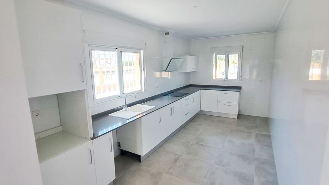 Finca with 3 Bedrooms in Catral, Alicante with Large Plot and Mountain View