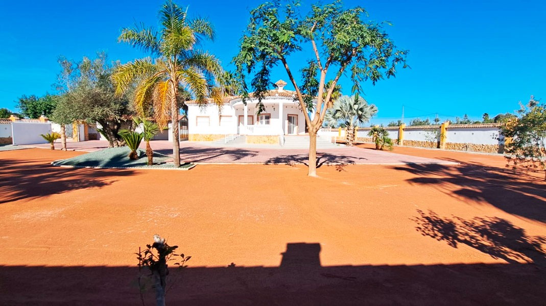 Villa in Catral - view 1