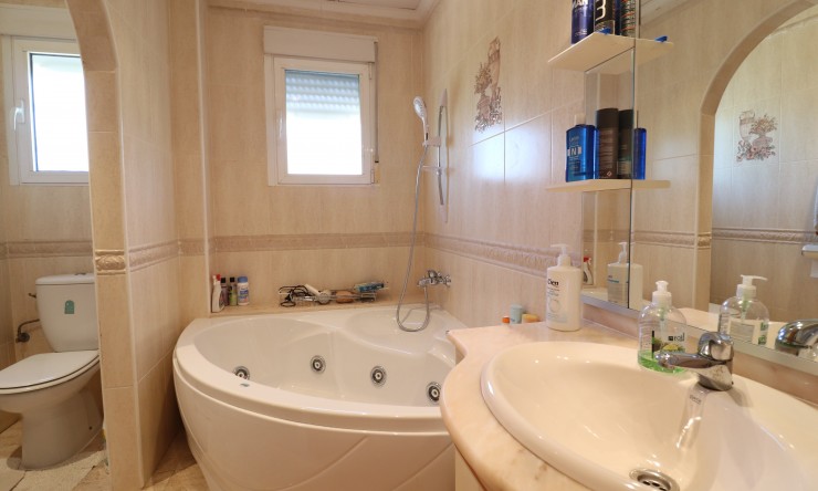 Videresalg - Frittliggende Villa - Algorfa - Lomas de La Juliana