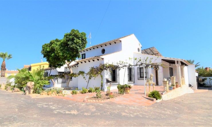 Re-Sale - Detached Villa - Orihuela Costa - Villamartin
