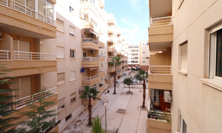 Re-Sale - Apartment - Torrevieja - Torrevieja - Centre