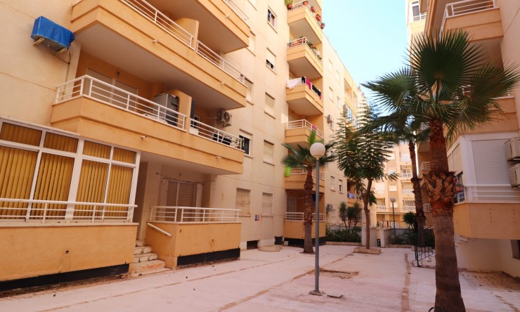 Re-Sale - Apartment - Torrevieja - Torrevieja - Centre