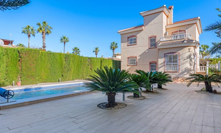 Wederverkoop - Vrijstaande Villa - Ciudad Quesada - Doña Pepa