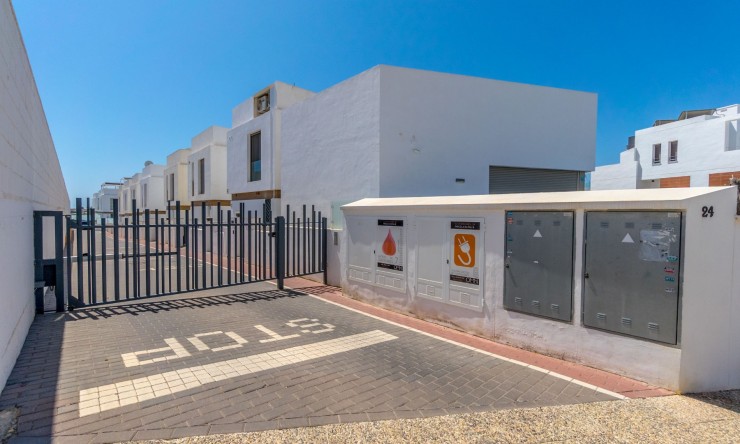Re-Sale - Detached Villa - Orihuela Costa - Villamartin