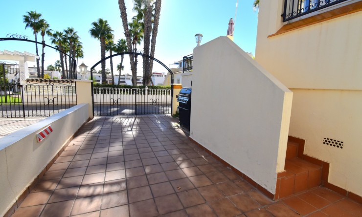 Re-Sale - Bungalow - Orihuela Costa - Playa Flamenca