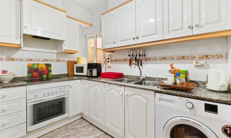 Re-Sale - Apartment - Torrevieja - Torrevieja - Centre