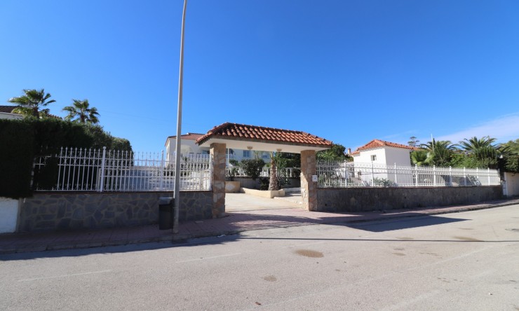 Re-Sale - Detached Villa - Algorfa - Lomas de La Juliana