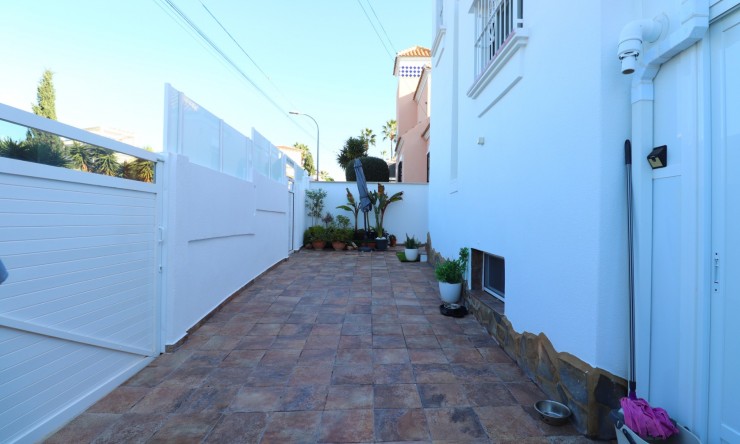 Re-Sale - Detached Villa - Orihuela Costa - Villamartin
