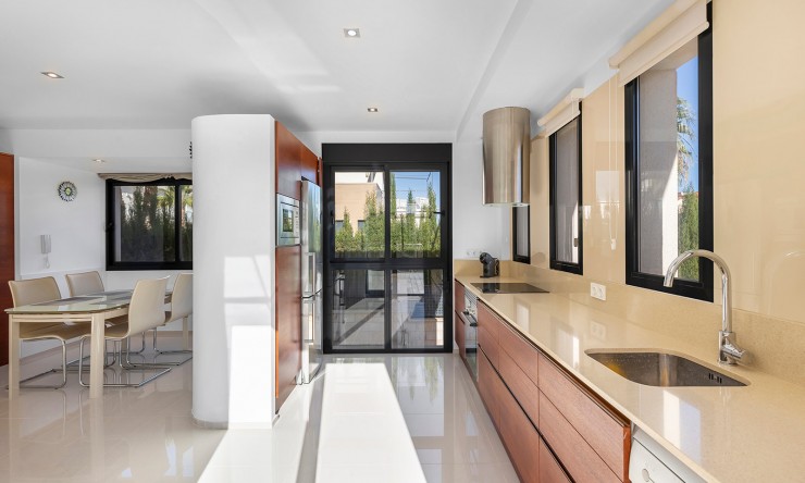 Re-Sale - Detached Villa - Orihuela Costa - La Zenia