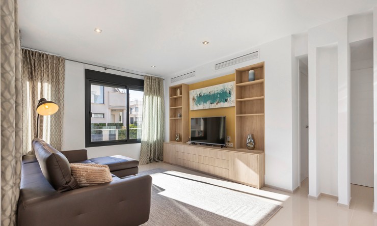 Re-Sale - Detached Villa - Orihuela Costa - La Zenia