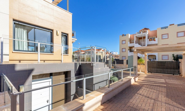 Re-Sale - Detached Villa - Orihuela Costa - La Zenia