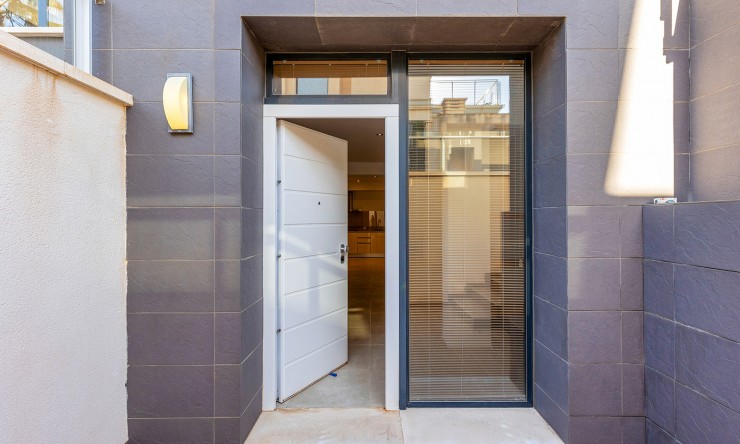 Re-Sale - Detached Villa - Orihuela Costa - La Zenia