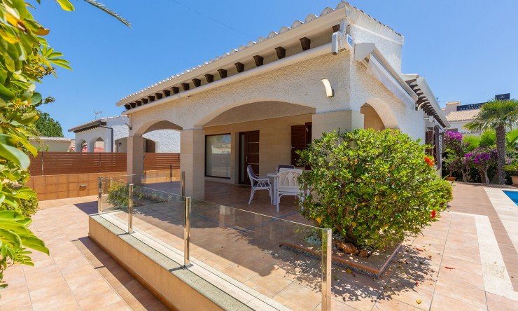 Re-Sale - Detached Villa - Orihuela Costa - Punta Prima