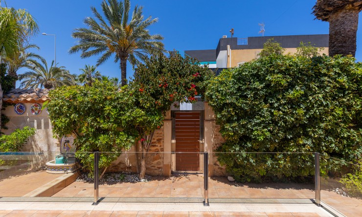 Re-Sale - Detached Villa - Orihuela Costa - Punta Prima