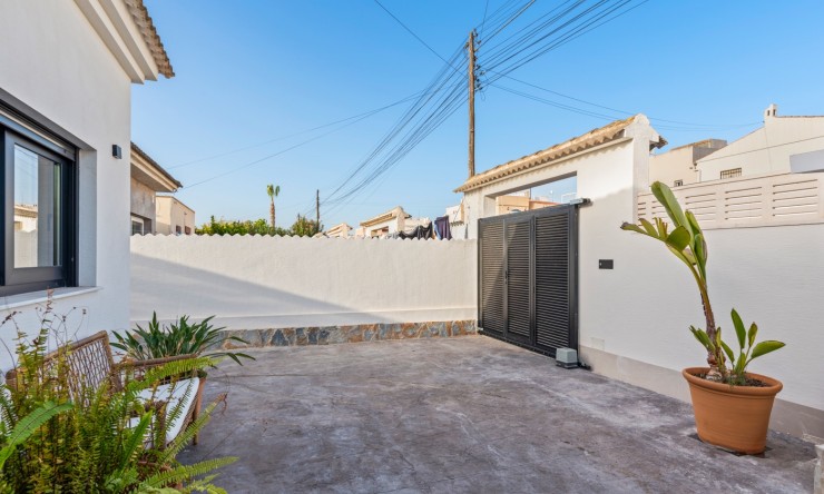 Re-Sale - Detached Villa - Torrevieja - El Chaparral