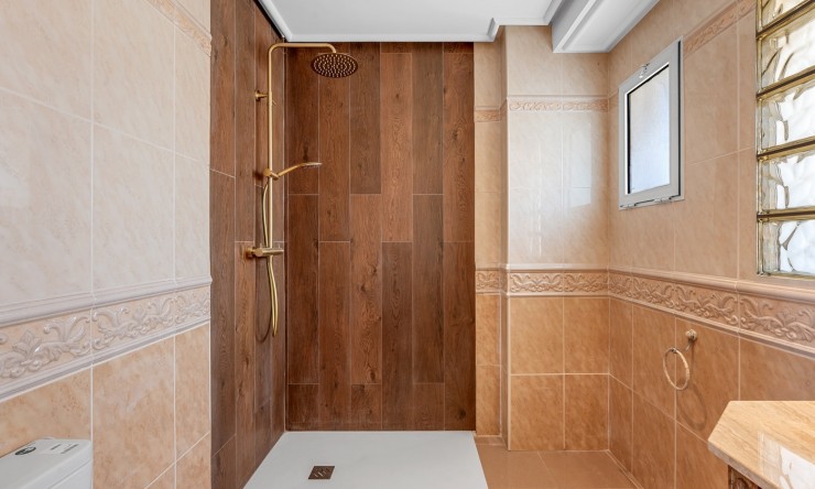 Videresalg - Frittliggende Villa - Torrevieja - Los Frutales