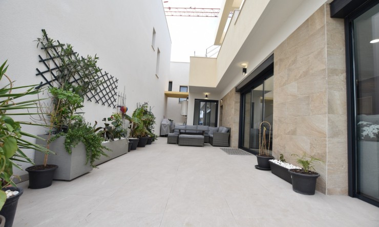 Videresalg - Frittliggende Villa - Los Montesinos - La Herrada