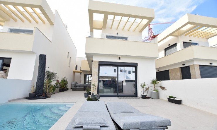 Videresalg - Frittliggende Villa - Los Montesinos - La Herrada