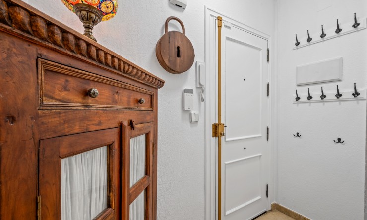 Re-Sale - Apartment - Torrevieja - Torrevieja - Centre