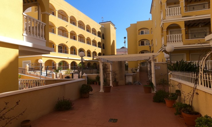 Re-Sale - Apartment - Algorfa - Algorfa - Village