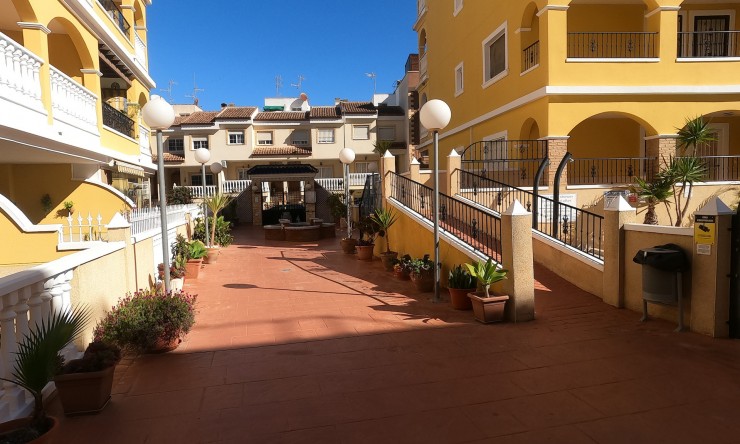 Re-Sale - Apartment - Algorfa - Algorfa - Village