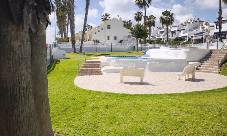 Wederverkoop - Bungalow - Orihuela Costa - Villamartin