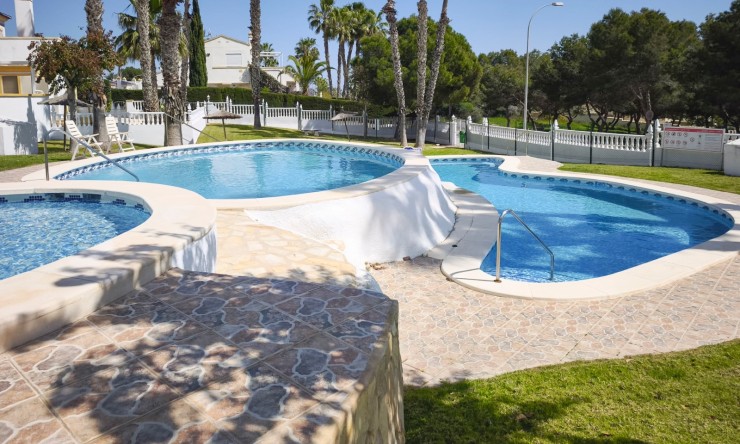 Wederverkoop - Bungalow - Orihuela Costa - Villamartin