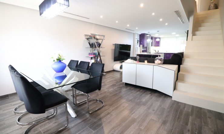 Wederverkoop - Herenhuis - Redovan - Redovan - Stad