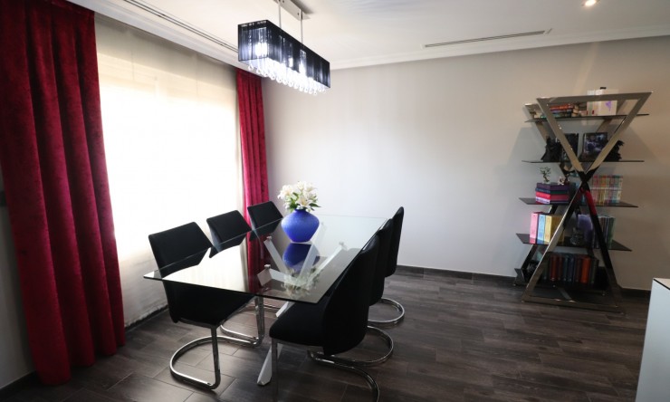 Wederverkoop - Herenhuis - Redovan - Redovan - Stad