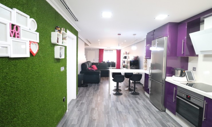 Wederverkoop - Herenhuis - Redovan - Redovan - Stad