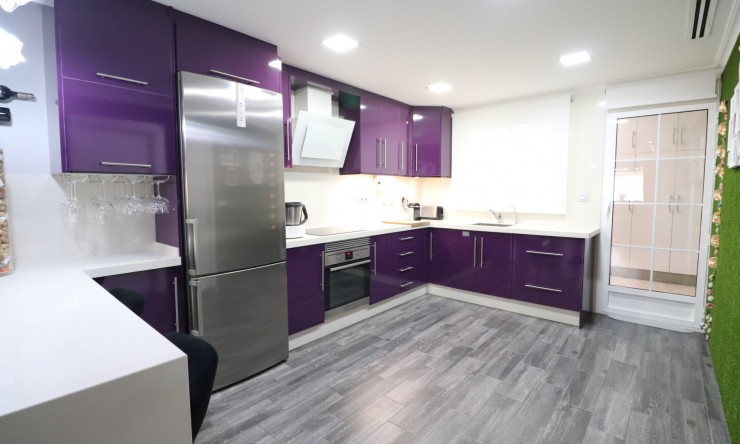 Wederverkoop - Herenhuis - Redovan - Redovan - Stad