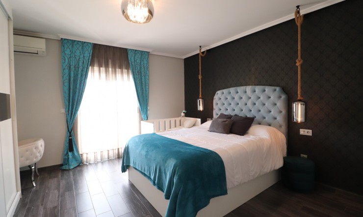 Wederverkoop - Herenhuis - Redovan - Redovan - Stad