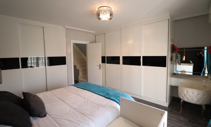 Wederverkoop - Herenhuis - Redovan - Redovan - Stad