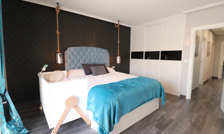 Wederverkoop - Herenhuis - Redovan - Redovan - Stad