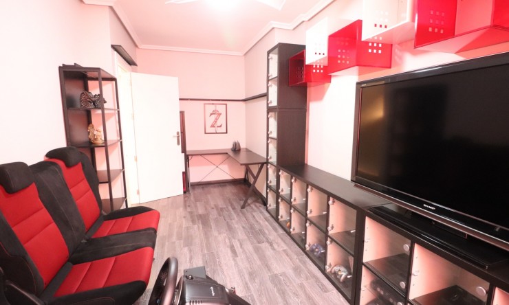 Wederverkoop - Herenhuis - Redovan - Redovan - Stad