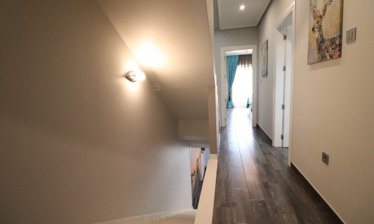 Wederverkoop - Herenhuis - Redovan - Redovan - Stad