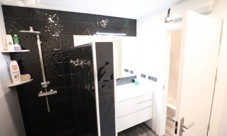 Wederverkoop - Herenhuis - Redovan - Redovan - Stad