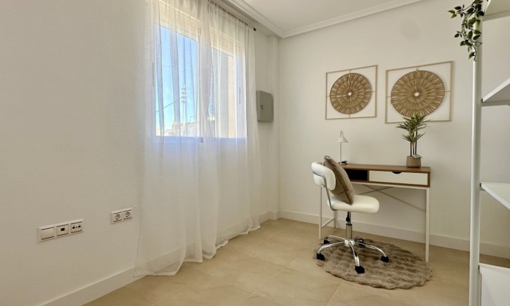 Re-Sale - Apartment - Torrevieja - Torrevieja - Centre