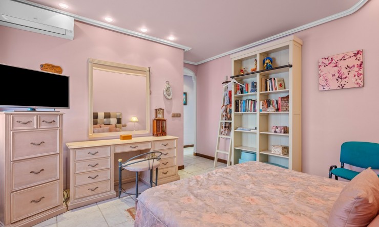 Re-Sale - Detached Villa - Torrevieja - Torre La Mata